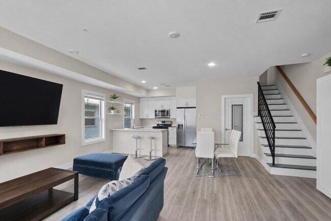 Building Photo - 4805 Aschoff Pl