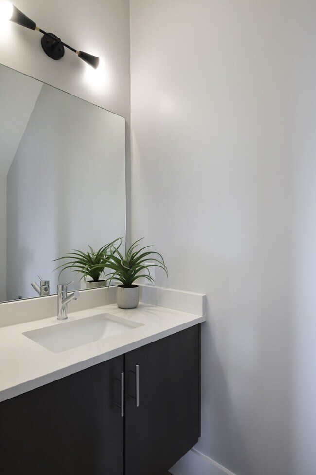 Building Photo - 1242 2nd Ave S