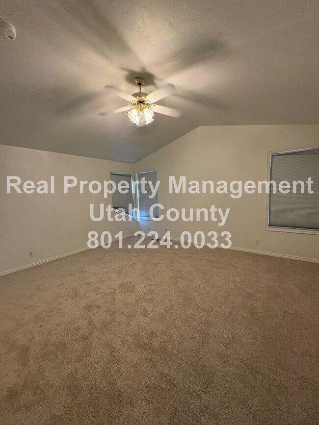 Building Photo - Large and Spacious 4 Bedroom Home!