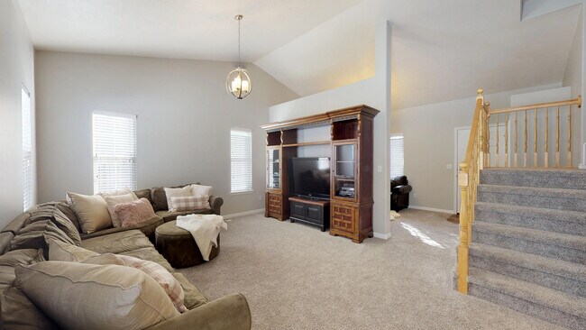 Building Photo - 4058 Valderrama