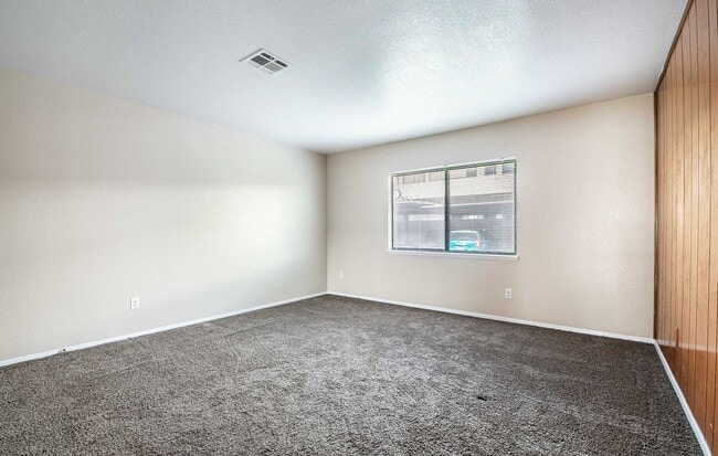 Building Photo - Great 2 Bedroom Condo