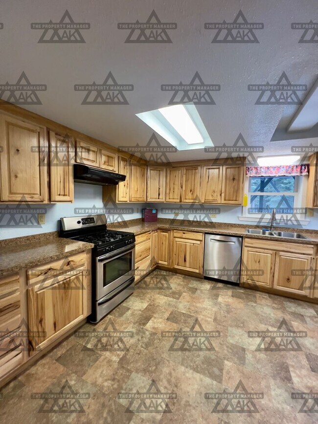 Building Photo - Spacious 3BR, 2.5BA Home off Chena Hot Springs Rd Dog Friendly