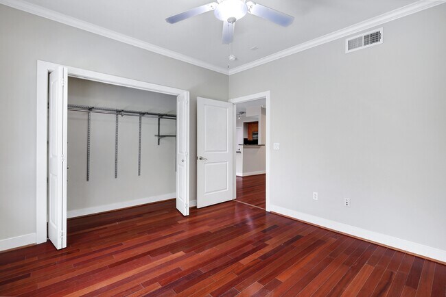 Building Photo - 7342 Oak Manor Dr