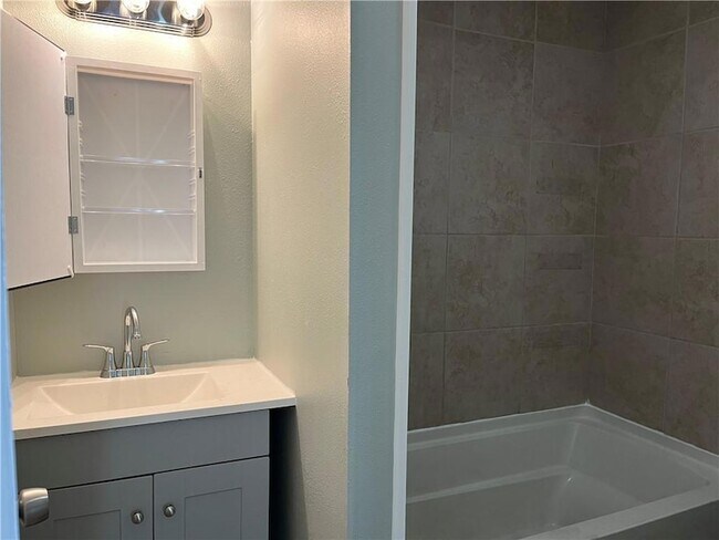 Building Photo - 2317 N Claiborne Ave