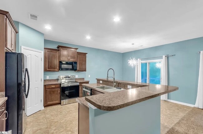 Building Photo - 512 Riverdale Rd