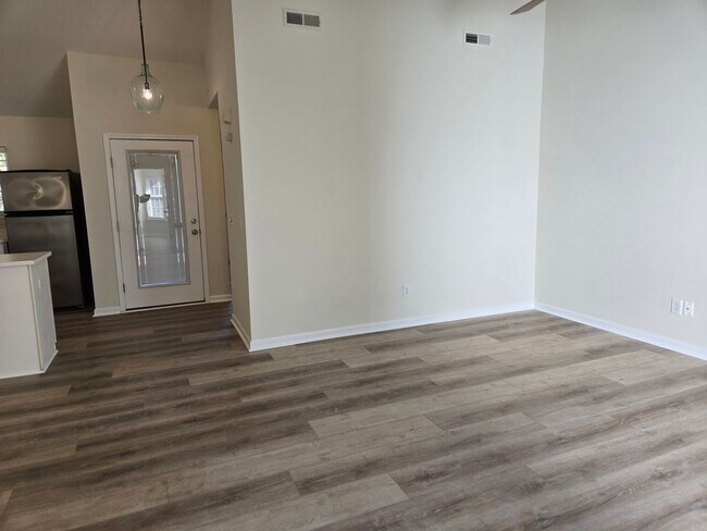 Building Photo - Merestone -Single Story Townhome,  Near by Shopping &  Halyburton Park, Lawn & Trash Included