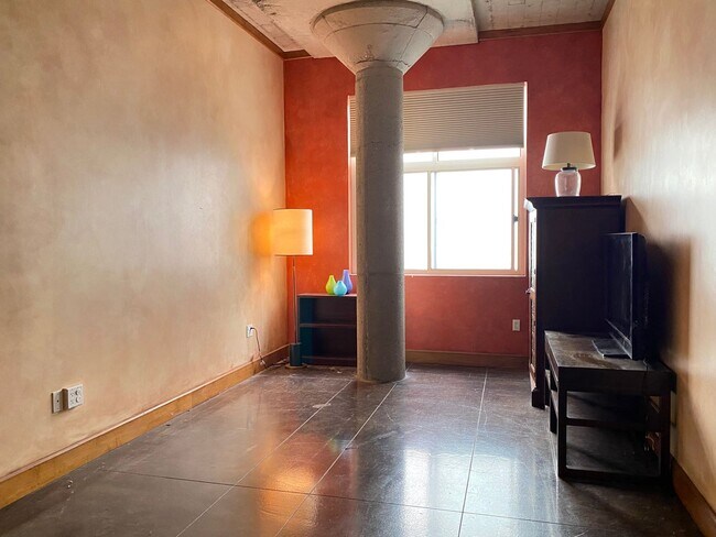 Building Photo - LUXURY TOP-FLOOR 2BR/2.5BA PENTHOUSE LOFT ...
