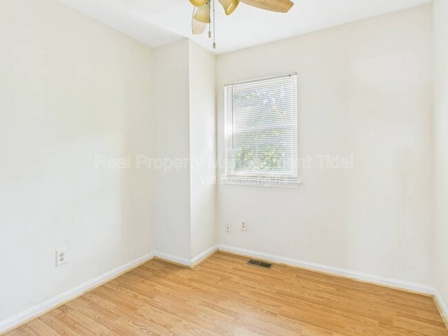 Building Photo - 1055 Old Denbigh Blvd