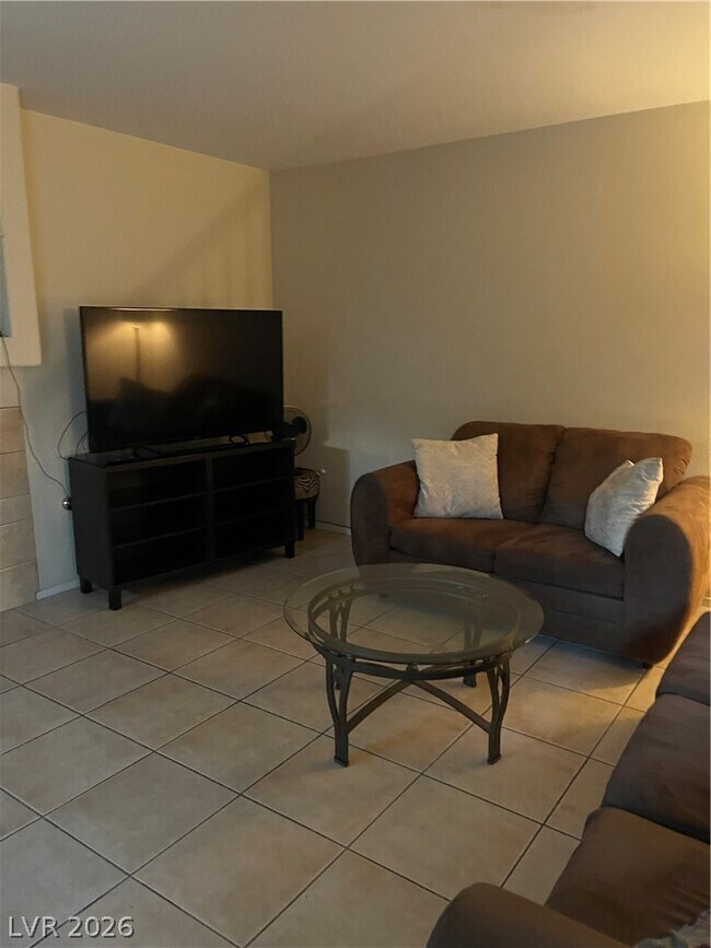 Building Photo - 2760 Stargate St