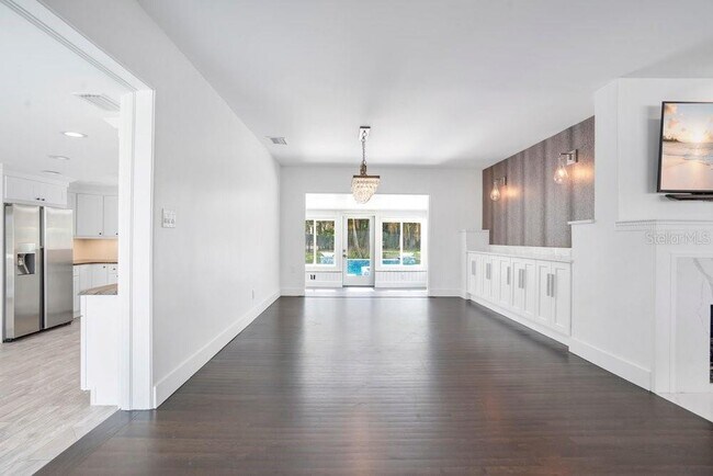 Building Photo - 812 East Blvd