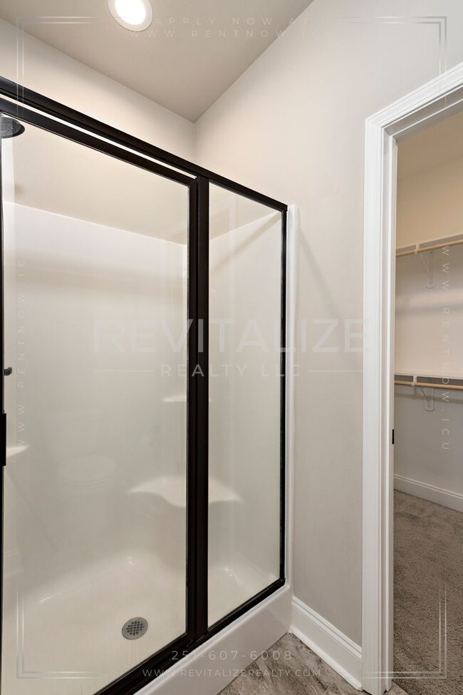 Building Photo - Stunning 3/2 in Foley Gated Community