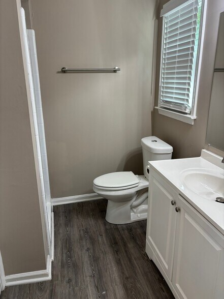 Building Photo - 548 Kenton Dr