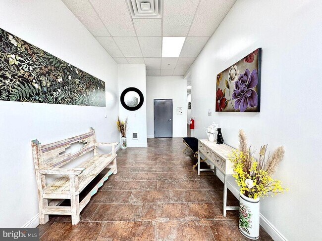 Primary Photo - 4077 Lancaster Ave