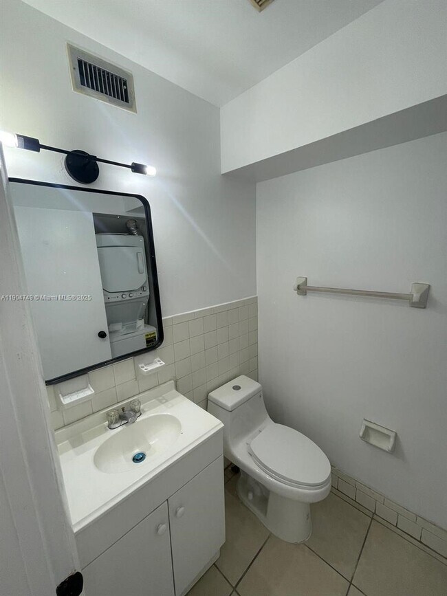 Building Photo - 2520 NW 52nd Ave