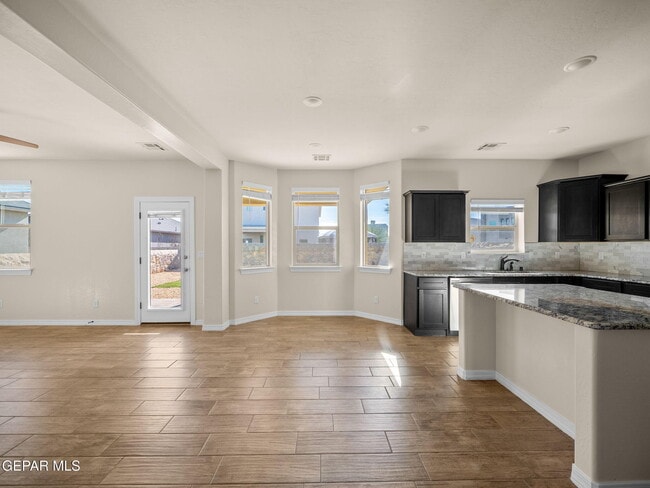 Building Photo - 561 Issa Circle