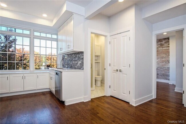 Building Photo - 266 Mamaroneck Ave