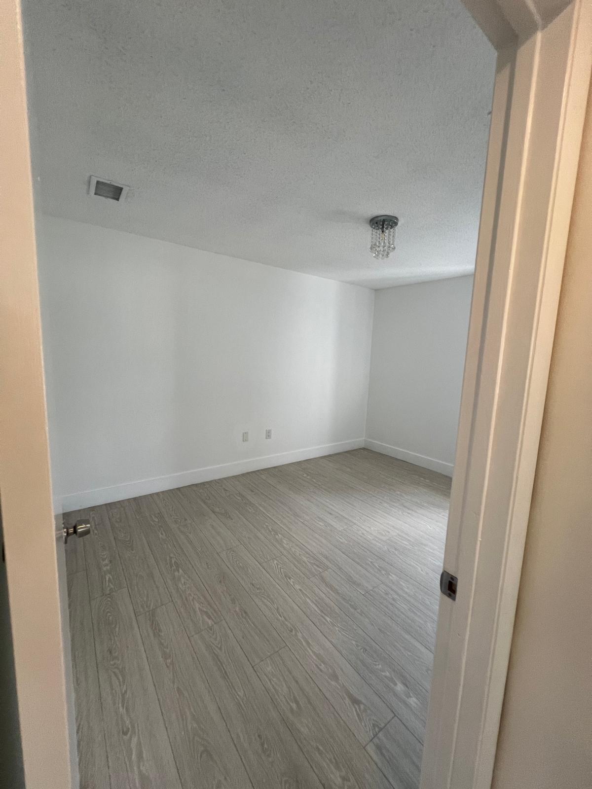 Building Photo - 1060 SW 111th Way