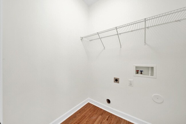 Building Photo - Lovely Two Bed Two Bath Townhome in Ballan...