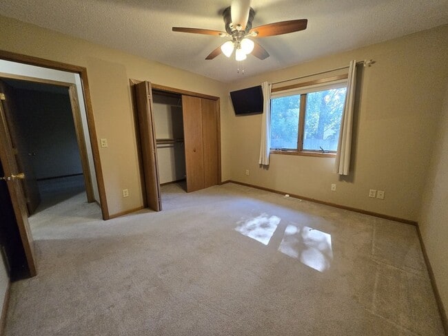 Building Photo - 5038 W Elm Ct