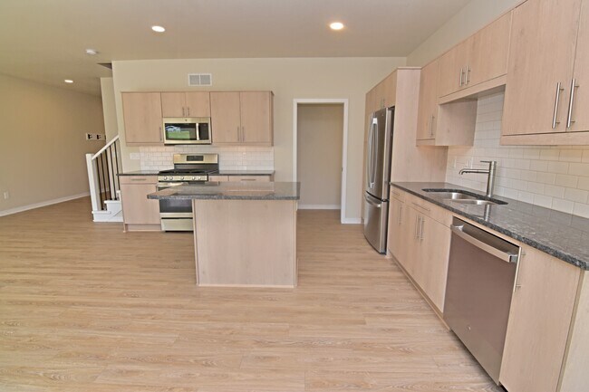 Building Photo - 14 Crosby Park Dr