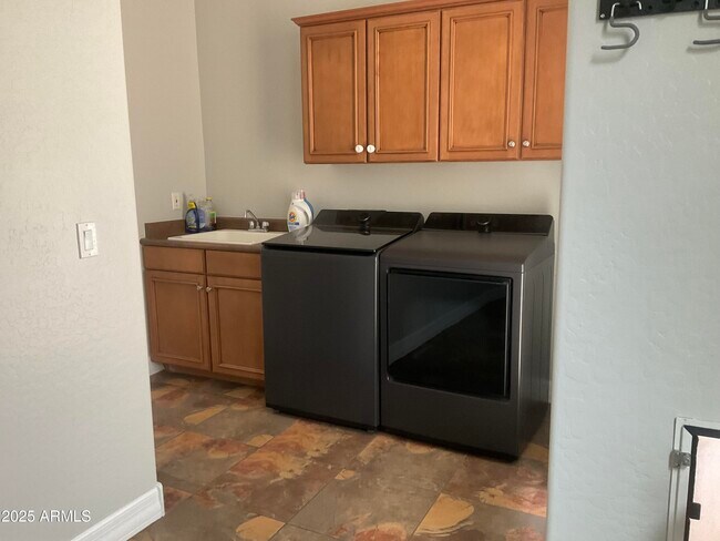 Building Photo - 20893 W Cora Vista