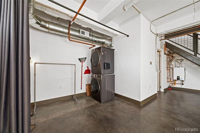 Building Photo - 1777 E 39th Ave