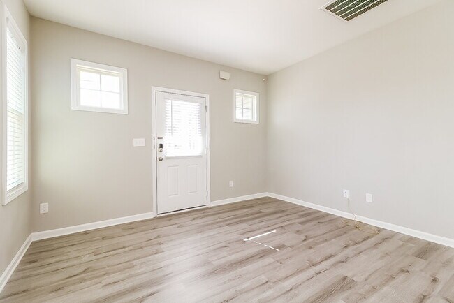 Building Photo - 167 E Wilson St