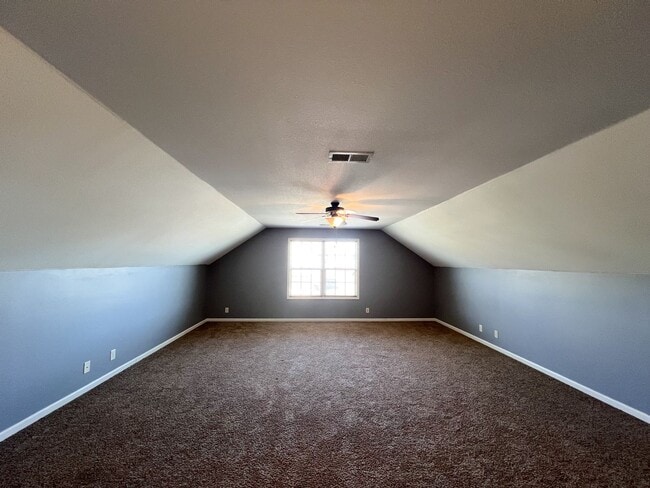 Building Photo - Gorgeous Single-Family--Fenced Backyard and Bonus Room!