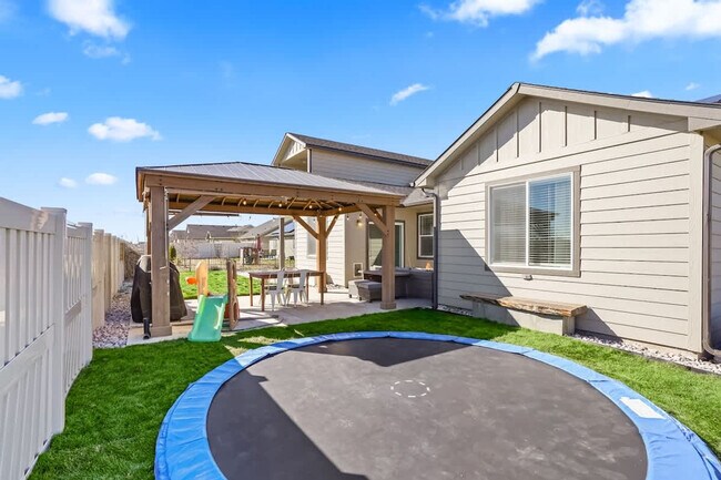 Building Photo - 304 Cliff Swallow Ave