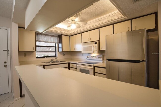 Building Photo - 927 Capri Isles Blvd