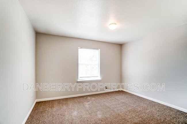 Building Photo - 3660 Willow Run Dr