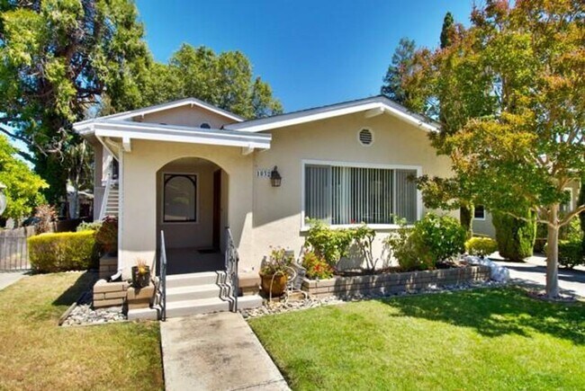 Primary Photo - G4 | 1032-1034 Paloma Avenue