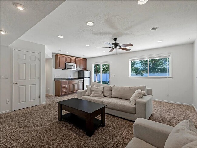 Building Photo - 991 Oldham Dr