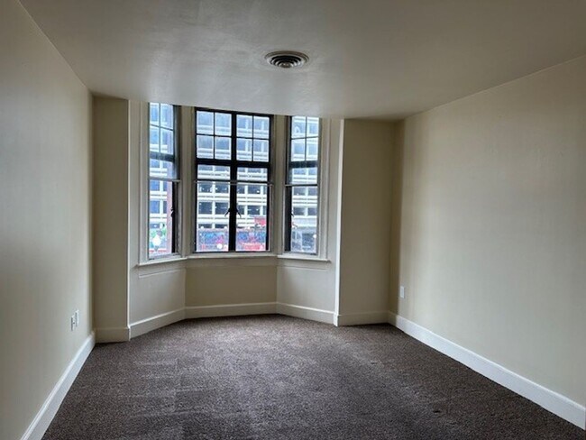 Building Photo - 213 N 2nd St