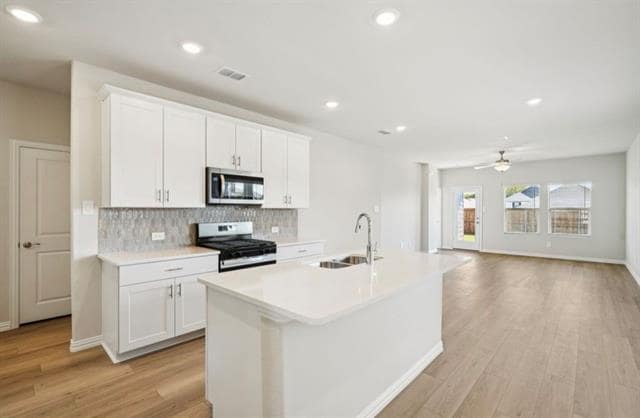 Building Photo - 710 Leavenworth Dr