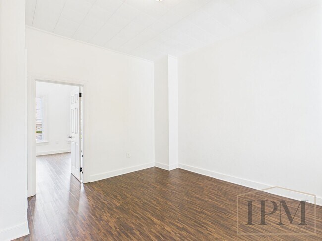 Building Photo - Available Now! Spacious 5 Bedroom Home Loc...