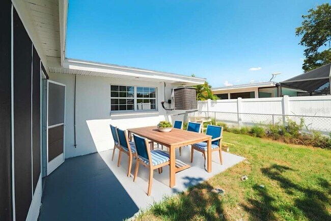 Building Photo - 2491 Coronado Way