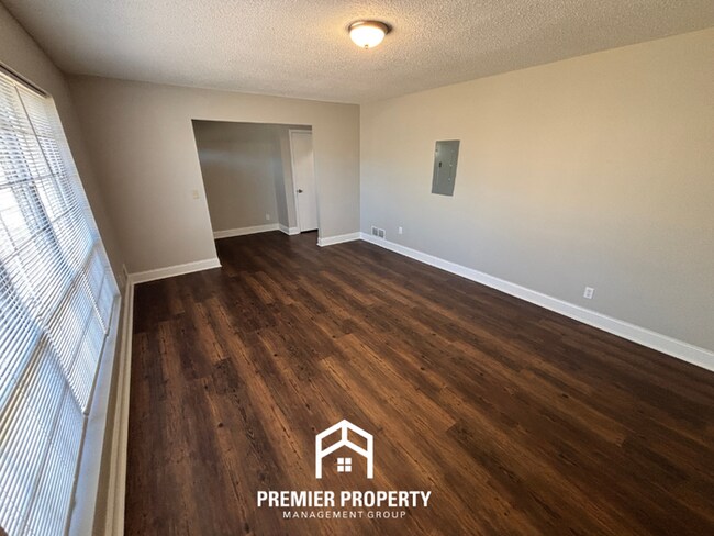 Building Photo - Spacious 3BR Home Near Birmingham w/ Hardwood Floors, Fenced Yard & Garage