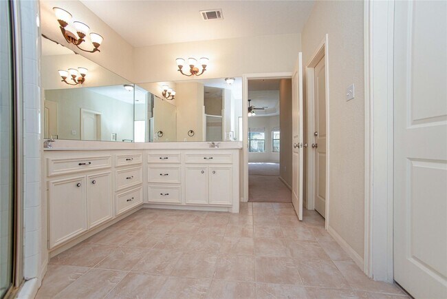 Building Photo - 93 Wick Willow Dr