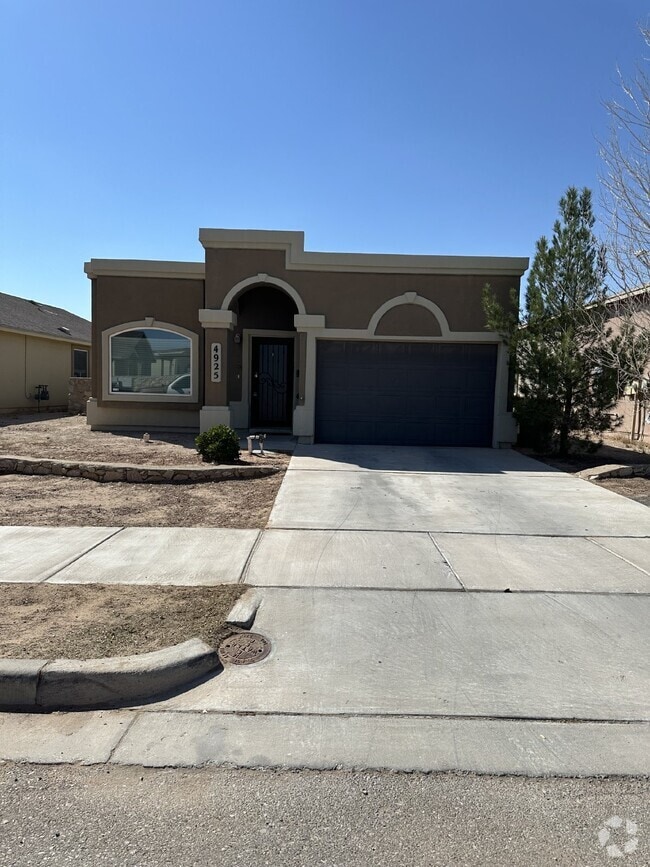 Building Photo - "Charming 3-Bedroom Oasis with 2 Full Bath...