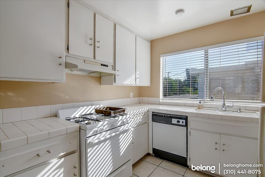 Building Photo - 16755 Parthenia St