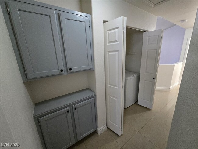 Building Photo - 2324 High Uintas Dr