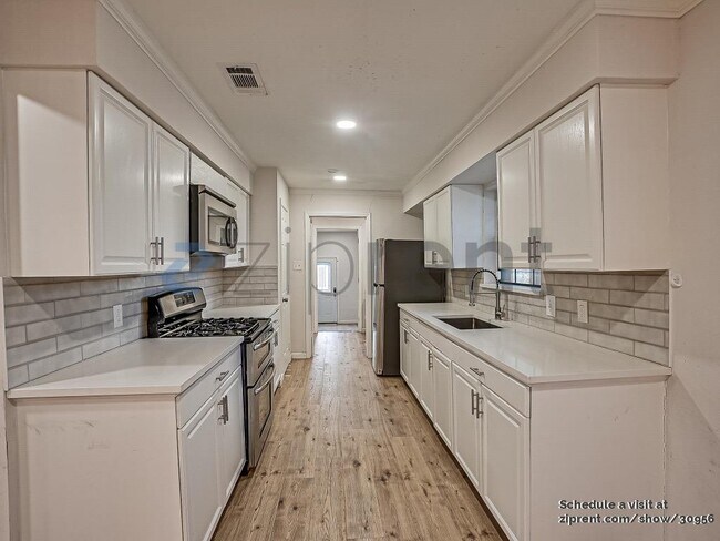 Building Photo - 8826 Bruton Rd