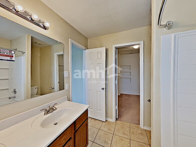 Building Photo - 9210 Pacific Maple