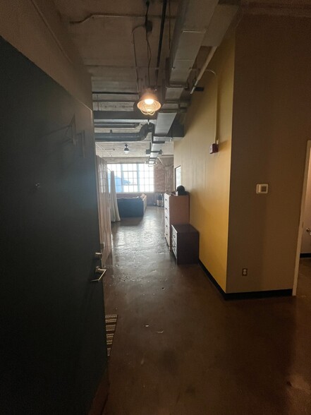 Building Photo - 201 Hull St