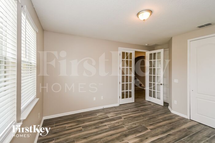 Building Photo - 1592 Oldenburg Dr