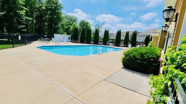 Building Photo - 548 E Celebration Way