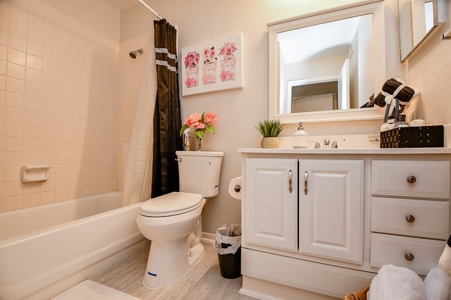 Building Photo - 8055 Cambridge St