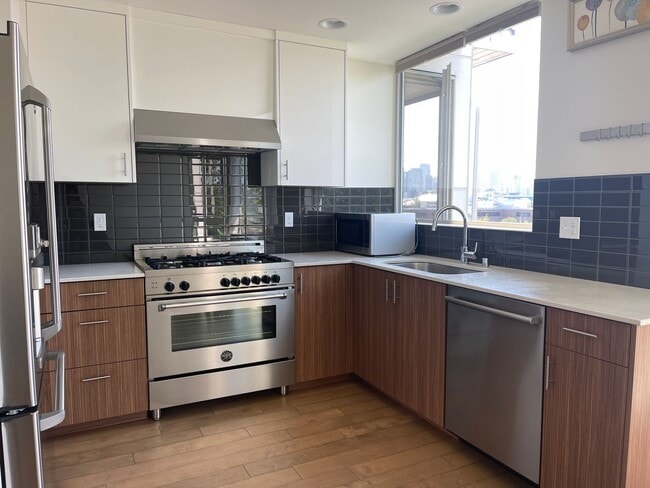 Building Photo - CLICK "REQUEST A TOUR" NOW!