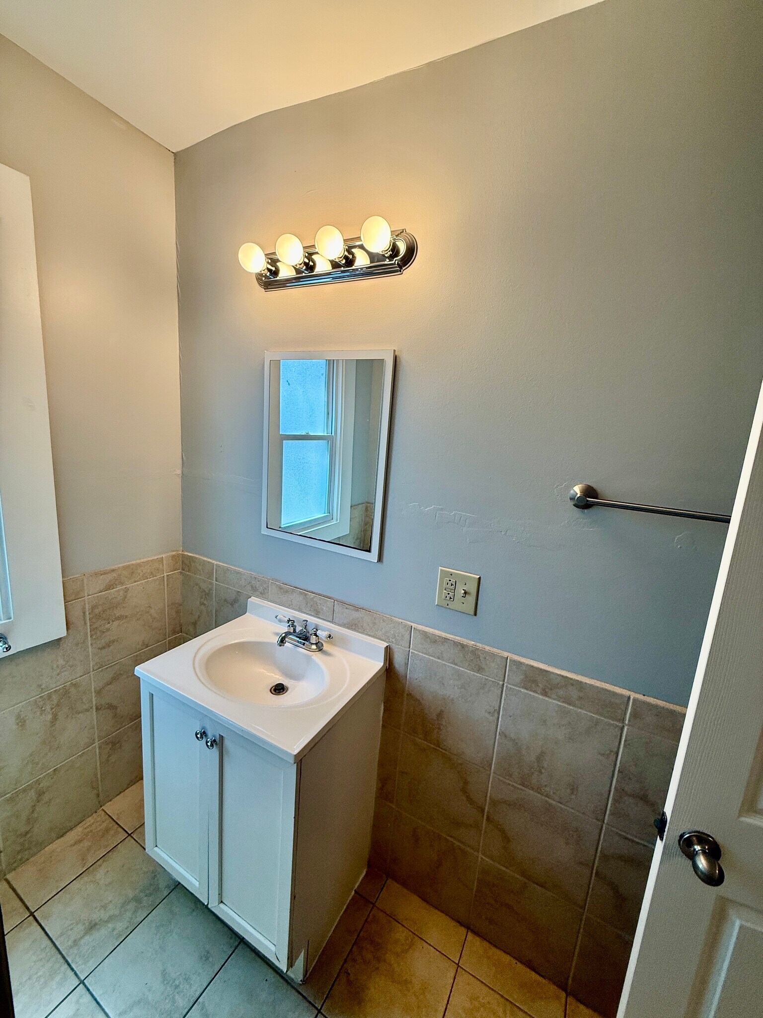 Building Photo - 325 Clinton St